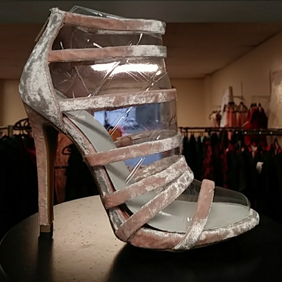 Shoes - 👠 👠 Pink Duede Heels